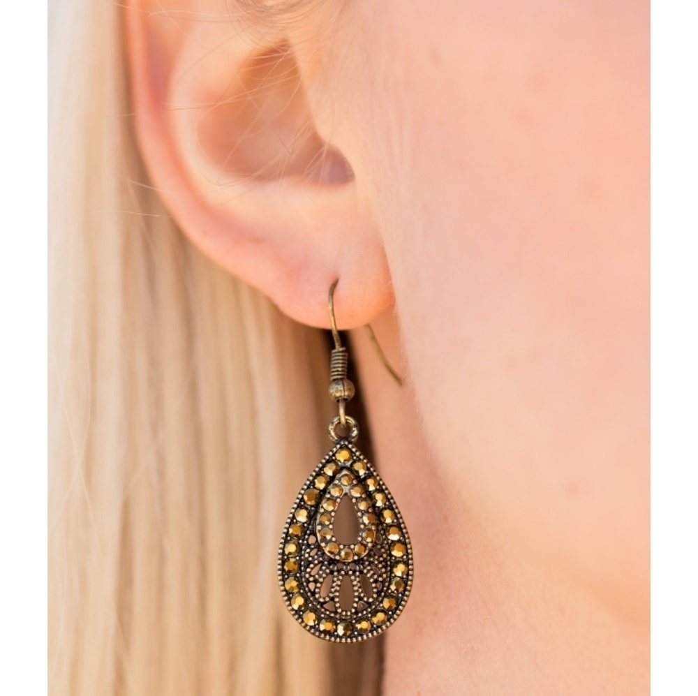 Radiant Revelry  - Earrings